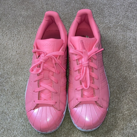 Women’s pink/salmon colored adidas tennis shoes size 8 - Picture 2 of 9